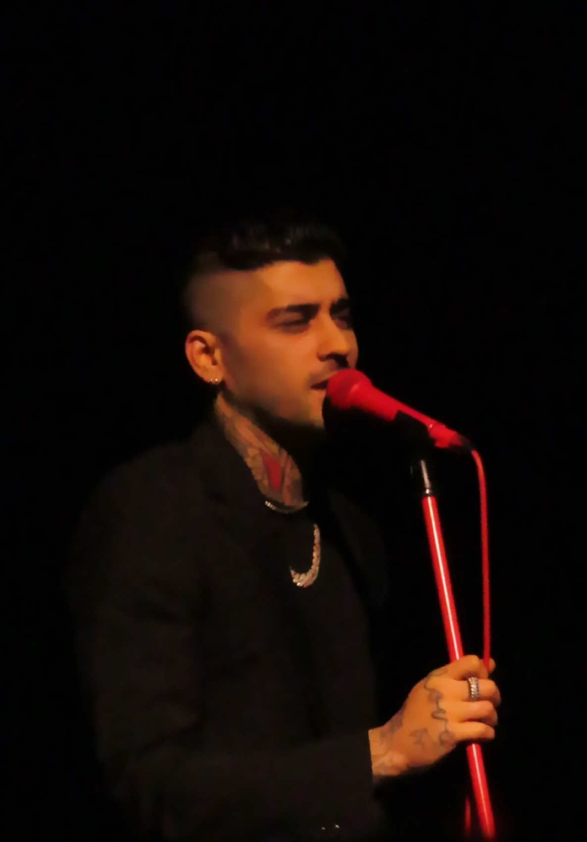 Zayn singing iT’s YoU just felt so special to me. It’s one of my favorite songs and I’m so lucky I finally got to hear it live. And when he said it was one of his favorite songs?! 😭❤️‍🩹  #zayn #zayntour #zaynstairwaytotheskytour #sttstour #zaynsttstour #zquad #zaynlasvegas 