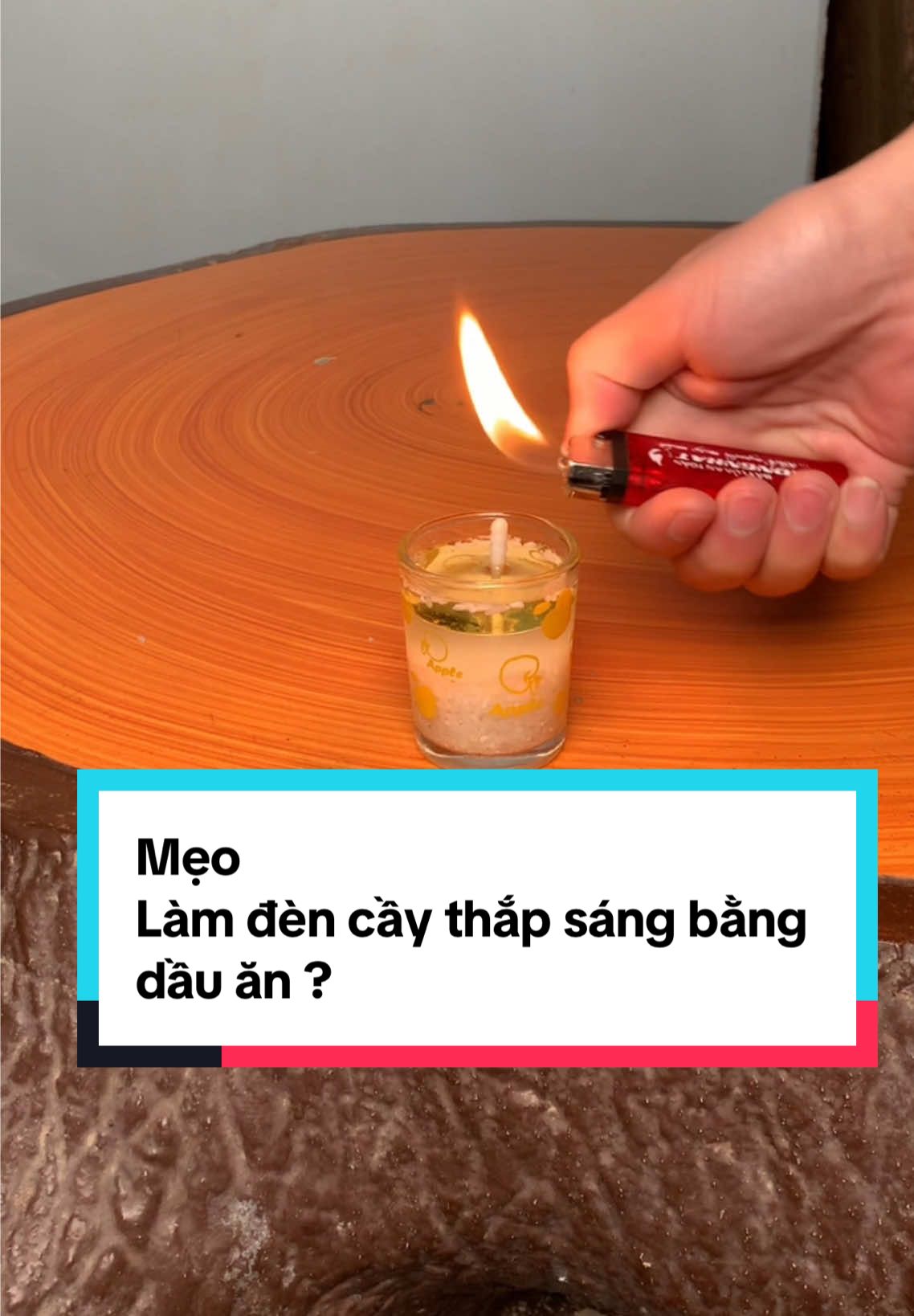 Chỉ cho mọi người cách làm đèn thắp sáng dùng khi mất điện #meovat #meovatcuocsong #chíaekinhnghiem 