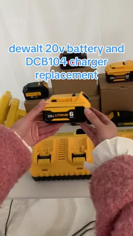 High quality dewalt 20v battery replacement with 4Port DCB104 battery charger station combo   Good quality，cheap price， perform well！！！