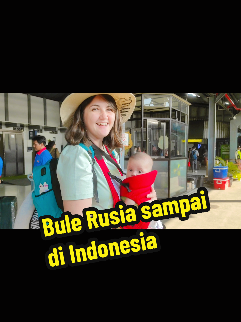 cuaca panas menyambut kedatangan istri dan anak bule Rusia di Semarang, tapi ekspresi tetap full senyum  #fyp #rusia #indonesia #travel #bule 