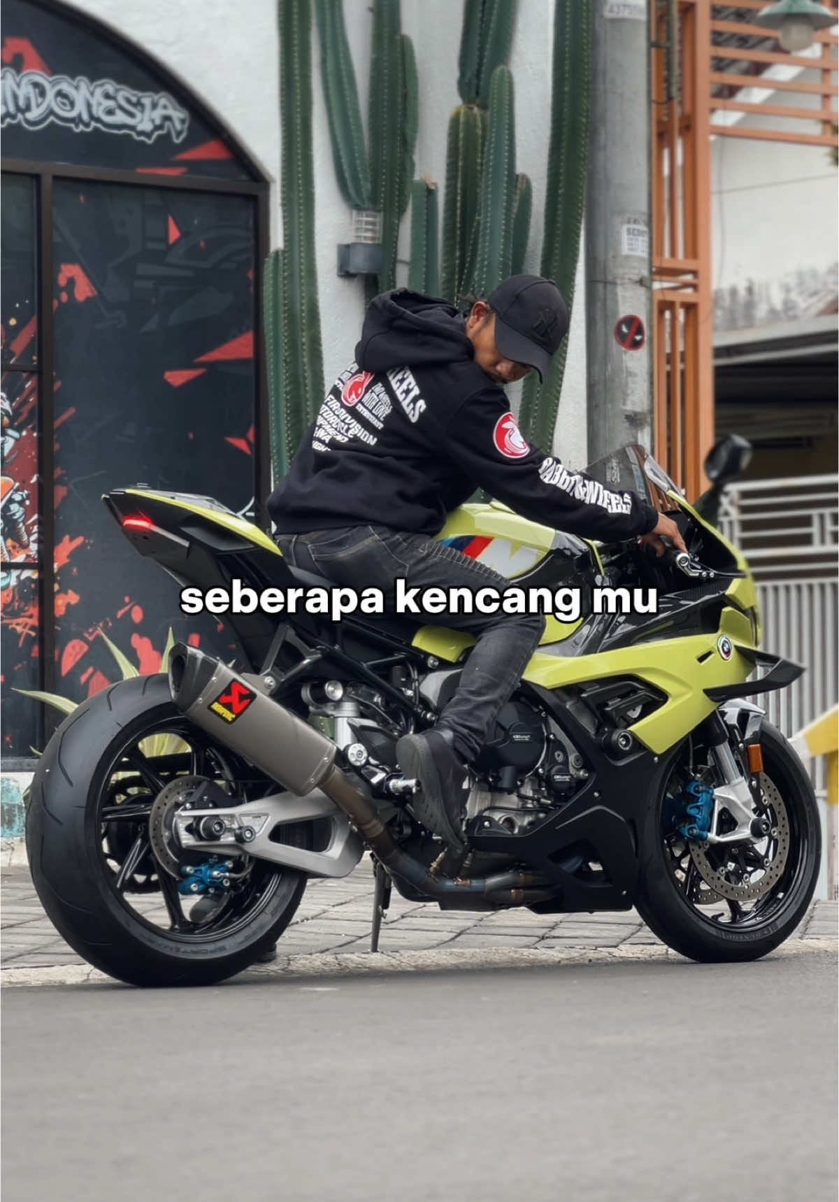 Cobain aja dulu🫣 #bmw #bmwm1000rr #m1000rr 