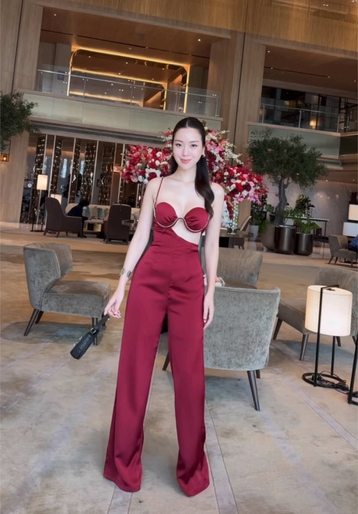แซ่บมากกกกกแม่รุ่นนี้ เก็บรายละเอียดดีย์ ไม่ทากไม่เวอร์เลย #ชุดออกงานสวยๆ #ชุดจั๊มสูท #ชุดจั๊มกางเกง #ชุดไปงานกลางคืน #ชุดปาร์ตี้ 