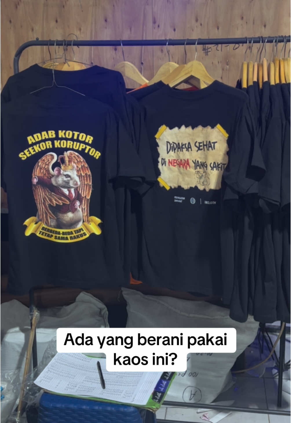 Gue sebut suhu yang berani pakai ini #kaossindiran #kaoskatakata #kaoskeren #koruptor #korupsi #xyzabc 