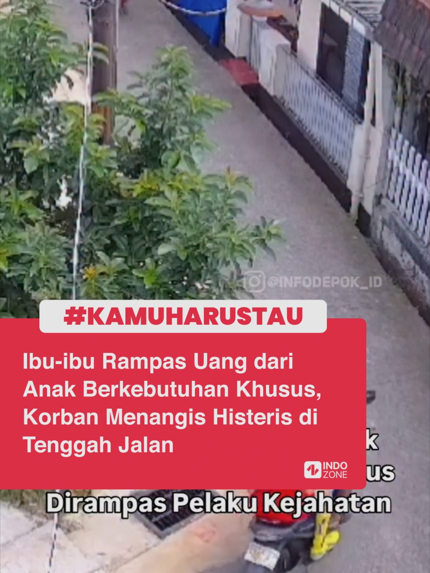 Baru-baru ini beredar luas sebuah rekaman cctv yang menampilkan aksi pencurian terhadap anak kecil dengan kebutuhan khusus di Jalan Bango 5, Depok Jaya, pada Sabtu (15/2/2025).  Pelaku yang merupakan ibu-ibu itu tampak mengenakan hijab abu-abu panjang, baju merahcelana pink, dan masker. Dalam video cctv yang kini telah viral, terlihat pelaku berlari untuk menghindari kejaran korban. Sementara korban yang merupakan anak kecil dengan kebutuhan khusus berusaha sekuat tenaga mengejar pelaku untuk mengambil uangnya yang telah dirampas namun tidak membuahkan hasil. Pelaku diduga telah merampas uang korban senilai RP700 ribu. Berdasarkan informasi yang tersedia, uang yang telah dirampas itu dikabarkan merupakan tabungan korban untuk melangsungkan kurban saat idul adha mendatang. Korban yang pada akhirnya tidak mendapatkan kembali uangnya hanya bisa menangis histeris sembari berguling-guling di tanah. Tampak beberapa warga sekitar terlihat keluar rumah dan mendekati korban untuk memastikan keadaannya. Hingga saat ini masih belum ada informasi lanjutan apakah kasus ini akan diserahkan kepada pihak yang berwajib atau tidak. Video: Instagram/@infodepok_id [Baca berita dan informasi menarik lainnya hanya di www.indozone.id]