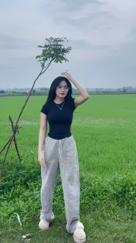 Đưa tay anh đây