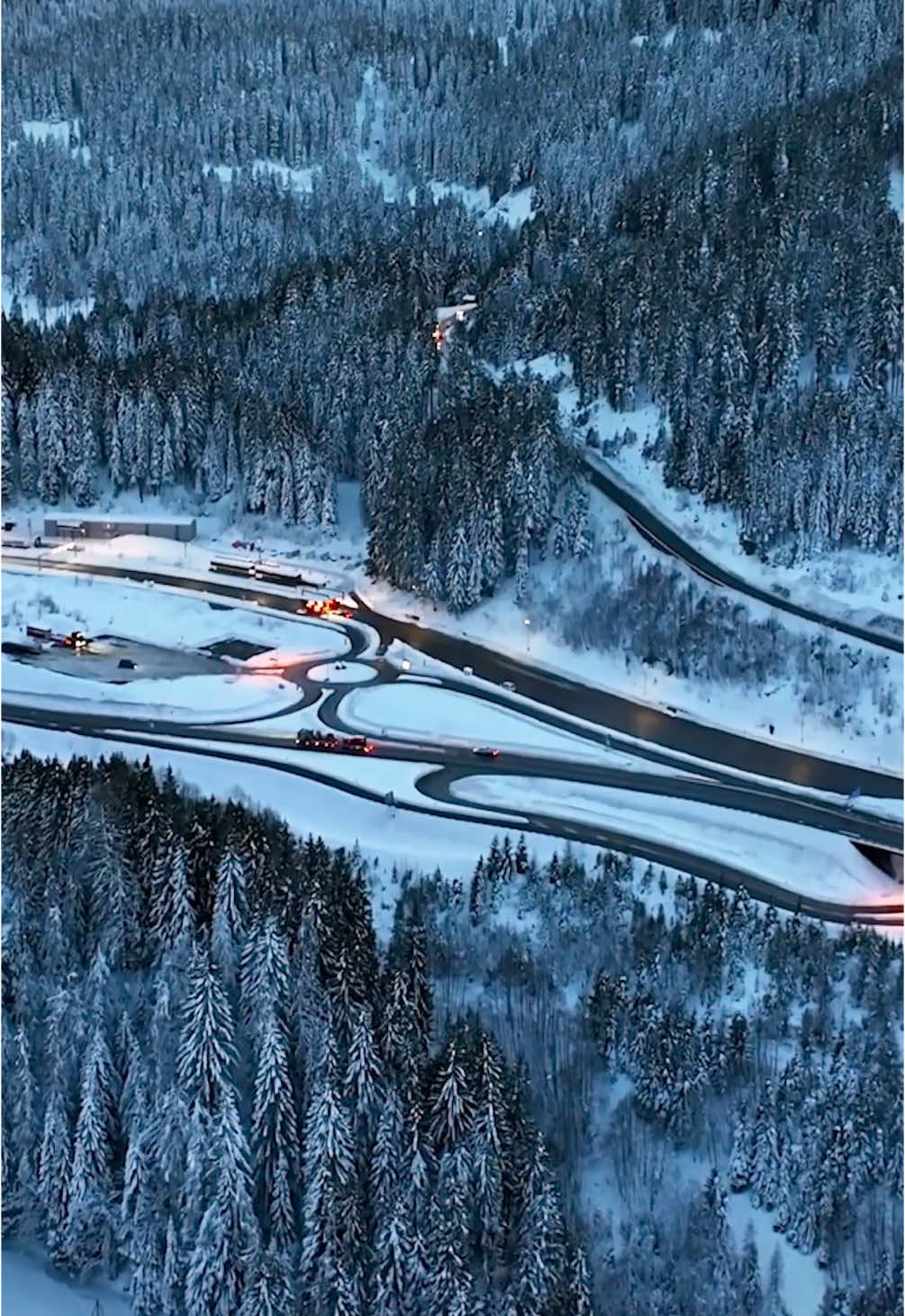 Roads through the Swiss Alps in Switzerland 🛣️🌄🇨🇭 @Locke @Janito  #switzerland#klosters#davos#davosklosters#davosswitzerland#graubünden#schweiz#viral#fyp#europe#travel#worldwalkerz