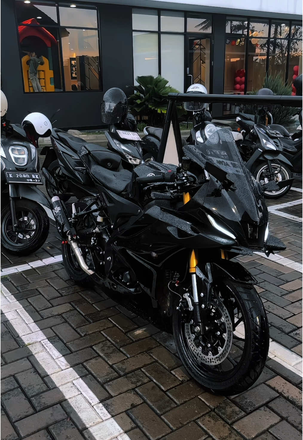 .                                                             .                                                          #motor #cinematic #yamaha  #r15 #r15v4