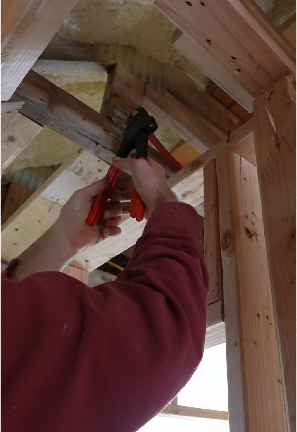 🚀PEX crimper for tight spaces 🚀 @iwisstools #DIY #plumbing #homeimprovement #bathroomremodel #bathroomremodelingteacher 