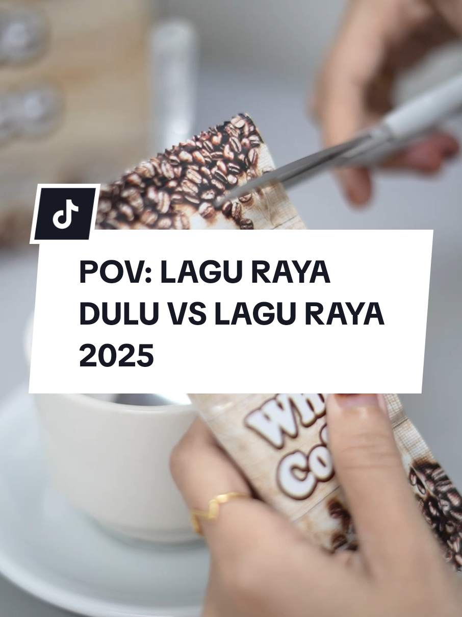 Korang team mana, team lagu raya lama atau team lagu raya 2025? 🤣 #tuuudiapaktam #iftarbufetramadan #ramadantiba #fyp #foryourpage #whitecoffee 