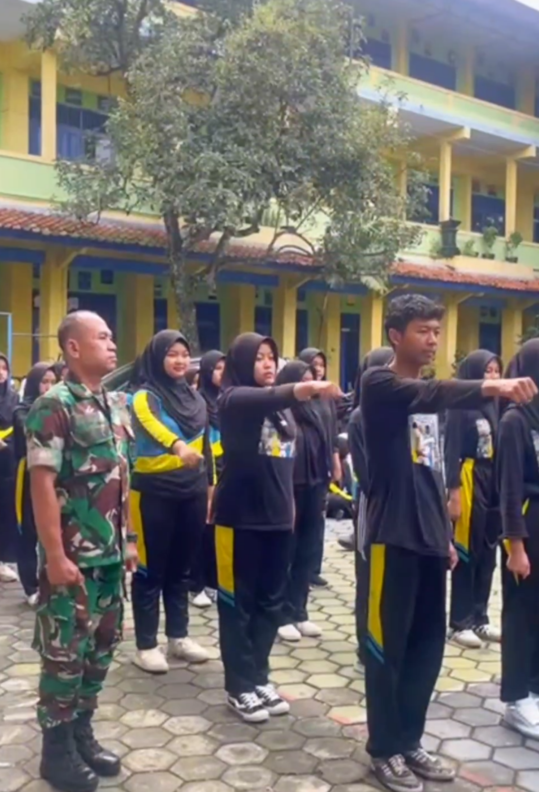 Rabu, 19 Februari 2025 Seleksi Paskibraka Tingkat Kabupaten dan Provinsi  Peserta Didik Kelas X SMA Muhammadiyah 1 Temanggung  #muhitaberkarakter #sekolahunggul #smamuhitmg #muhita #sekolahmuhammadiyah #SMAMuhammadiyah #emangbolehsekerenini #muhitamemangkeren #smamuhitmgmemangkeren #sekolahdimuhitawismestidiopeni #leadershipsportschoolwithlifeskill #paskibraka #seleksipaskibraka 