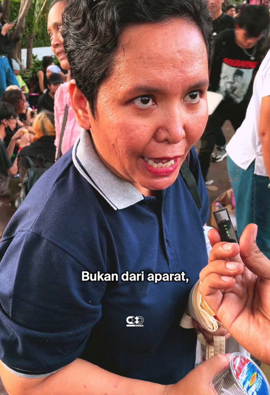 Suara ibu yang membagikan cemilan gratis dalam aksi #IndonesiaGelap ❤️ Panjang umur perjuangan dan hal-hal baik 🌻 #cxomedia #siaranditiktok 