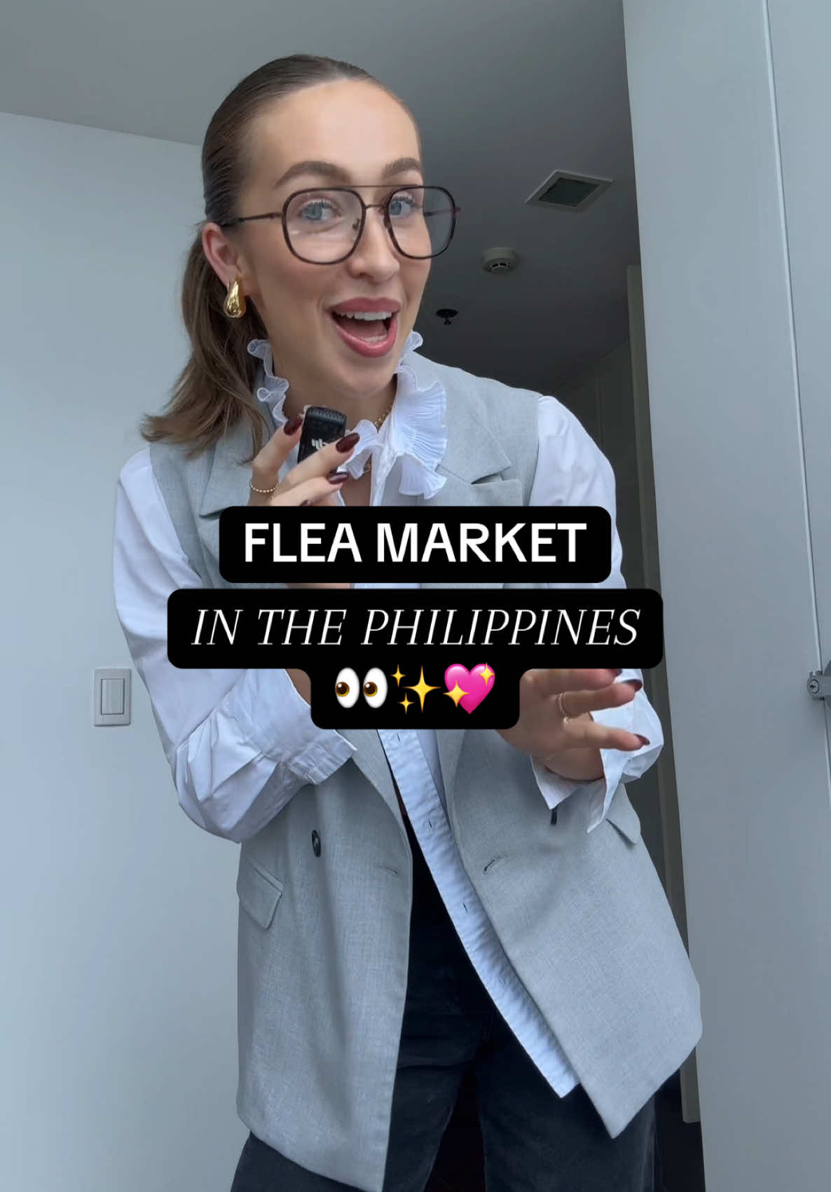 First flea market in the Philippines, and I’m obsessed!💖 The energy, the people, the hidden gems—definitely making this a weekend tradition! ✨ Who else loves a good flea market find? #fleamarketfinds #fashionph  #wearingemotionsnotlabels #sustainablestyle #stylewithintent  #creatorsearchinsights #supportlocal 