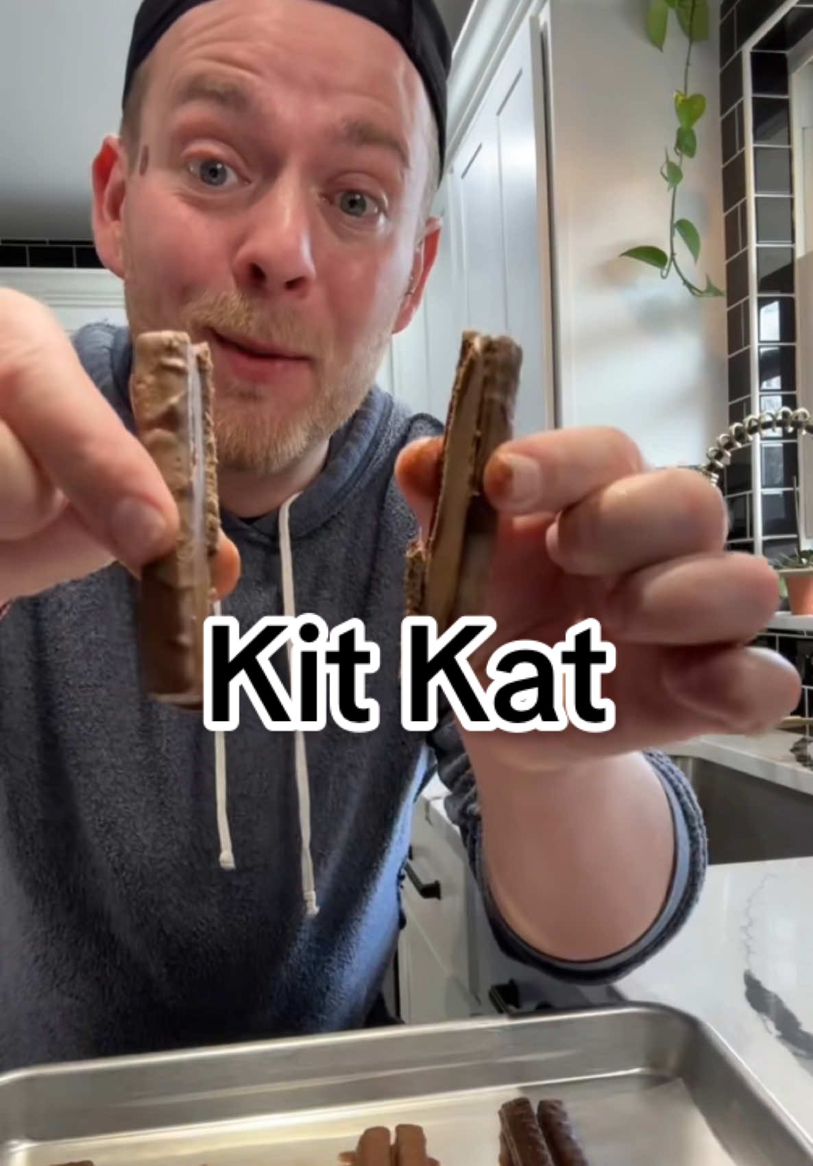 Try make a Kit Kat candy bar 😁 #homemadekitkatcandybar #homemadekitkat #homemade #kitkat #candy #candybar #chocolate #try #fyp  This recipe maybe old to some but it is new to many 🫶 