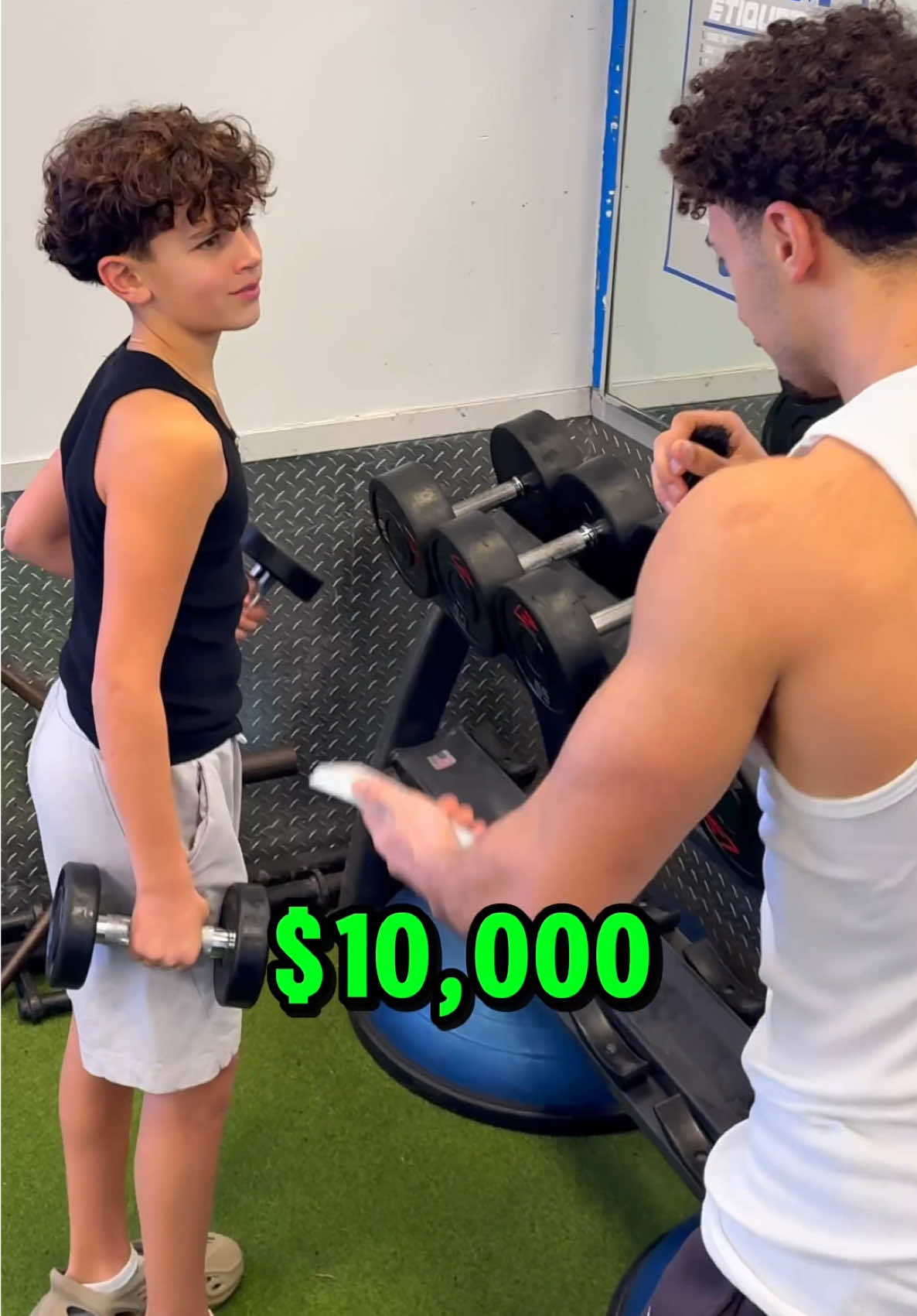 Can this boy beat me for $10,000💪🏽⁉️ #Fitness #challenge #pullups #money #viral #gym #trend 