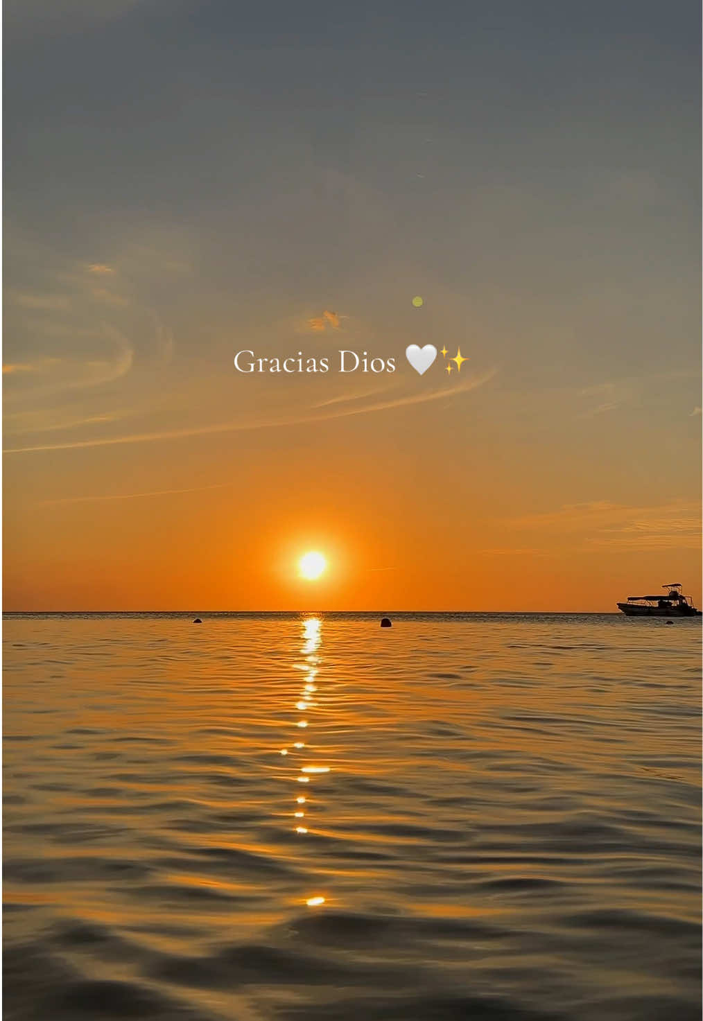 I’m your biggest fan, God 🤍✨  #fyp #paratiiiiiiiiiiiiiiiiiiiiiiiiiiiiiii #atardecer #iloveugod #cristhiangirl #travel #santamarta #mar #lovegod #virał #admiracion #diosesmaravilloso #creaciondedios #bendecida 