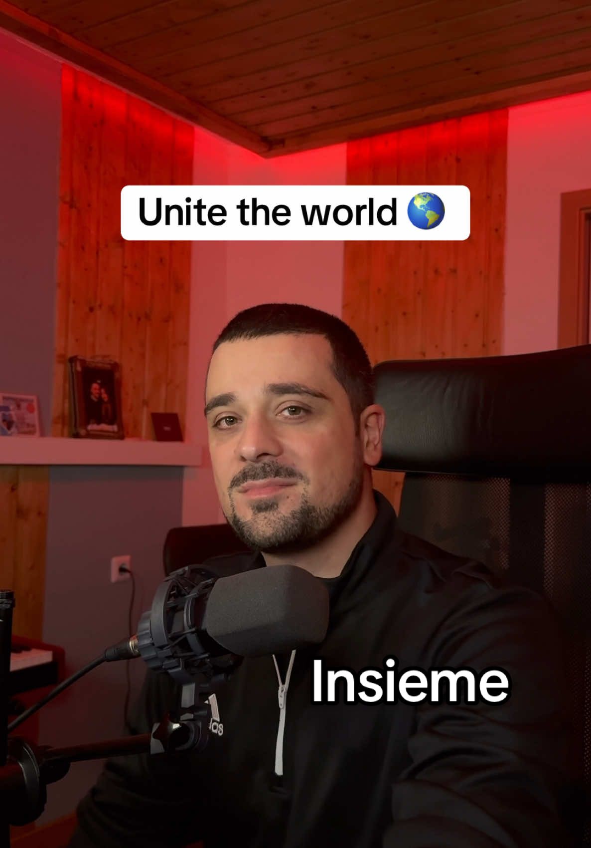 Musik verbindet. Hoffnung vereint. In einer Zeit voller Unsicherheiten braucht die Welt mehr denn je Zusammenhalt. Deshalb habe ich den Song #Insieme mit einer kleinen Veränderung gesungen. Aus „Unite, Unite Europe“ wurde „Unite, Unite the World“. Lasst uns gemeinsam für eine Welt in Frieden und Einheit stehen. 🕊️❤️🌎 Ascoltate le parole… il mondo ha bisogno di unità. ✌️🫶 #musicforpeace #unitetheworld #hopeandunity #musikverbindet #T#togetherforpeaceinsiemeperlapace  #hoffnungvereint #oneworldonelove #friedenfüralle #ascoltateleparole  #unitànelmondo #SingForChange #totocutugno #insieme2025 #spreadlovenotwar #fy #fyp #fürdich 