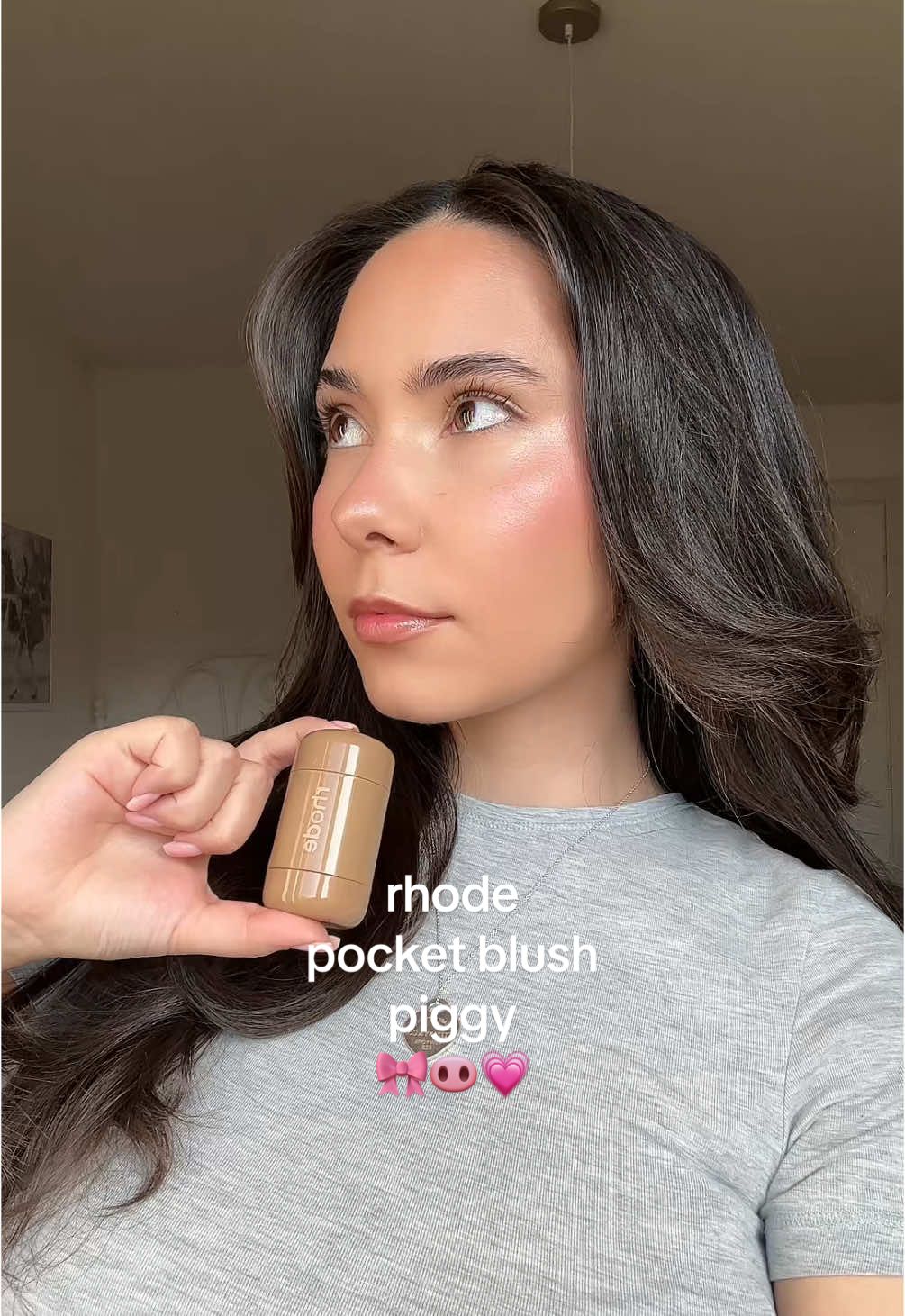 @rhode skin pocket blush in piggy 🎀🐽💗 #beauty #BeautyTok #rhodepocketblush  #sephoragiveorkeep #beautyproducts #makeuptok #makeup #fyp #rhode #rhodeskin #rhodeskincare #rhodepocketblushes #rhodeliptreatment #rhodelippeptide #rhodelipcase #rhodeliptints #rhoderibbon #rhodepiggy #rhodepocketblushpiggy #rhodebeauty #rhodehaileybieber #rhodeblush #rhodeblushes #blush #blushtrend #liptreatment #liptint #rhodeskincareunboxing #unboxing #switzerland #swisscontentcreator