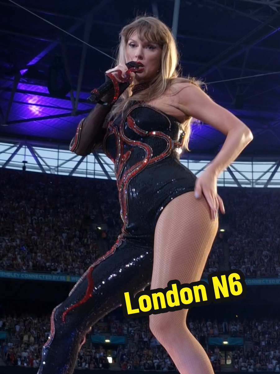 Video I took at The Eras Tour London N6 ❤️ 🫶  #taylorswift #taylornation #theerastour #theerastourtaylorswift #swifttok #wembleyn8 #swifties #fyp #delicate #reputationtaylorsversion #reputationtv 