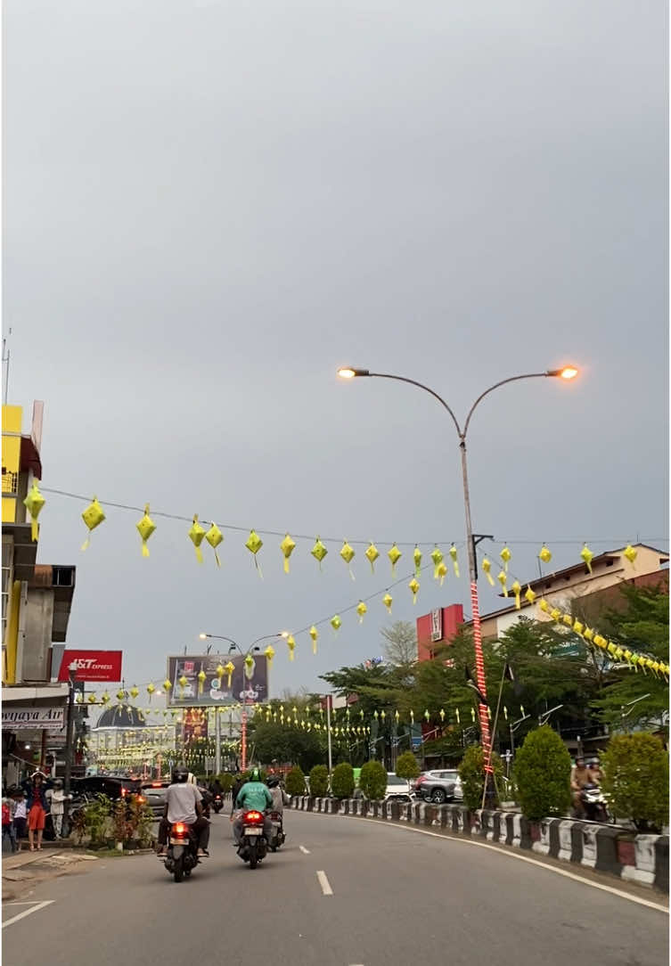 lampion udah diganti ketupat 🤗 #salamtoleransi #marhabanyaramadhan #ramadhan #kalimantanbarat #pontianak #viral #fyp 