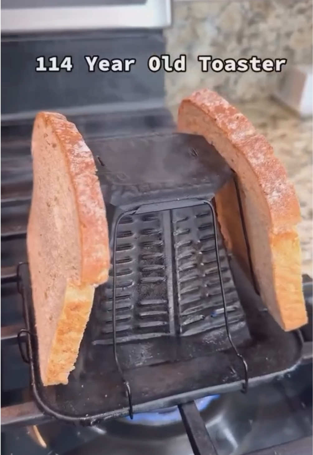 the oldest toaster #food #toaster #unique #old #fyp #FoodTok 