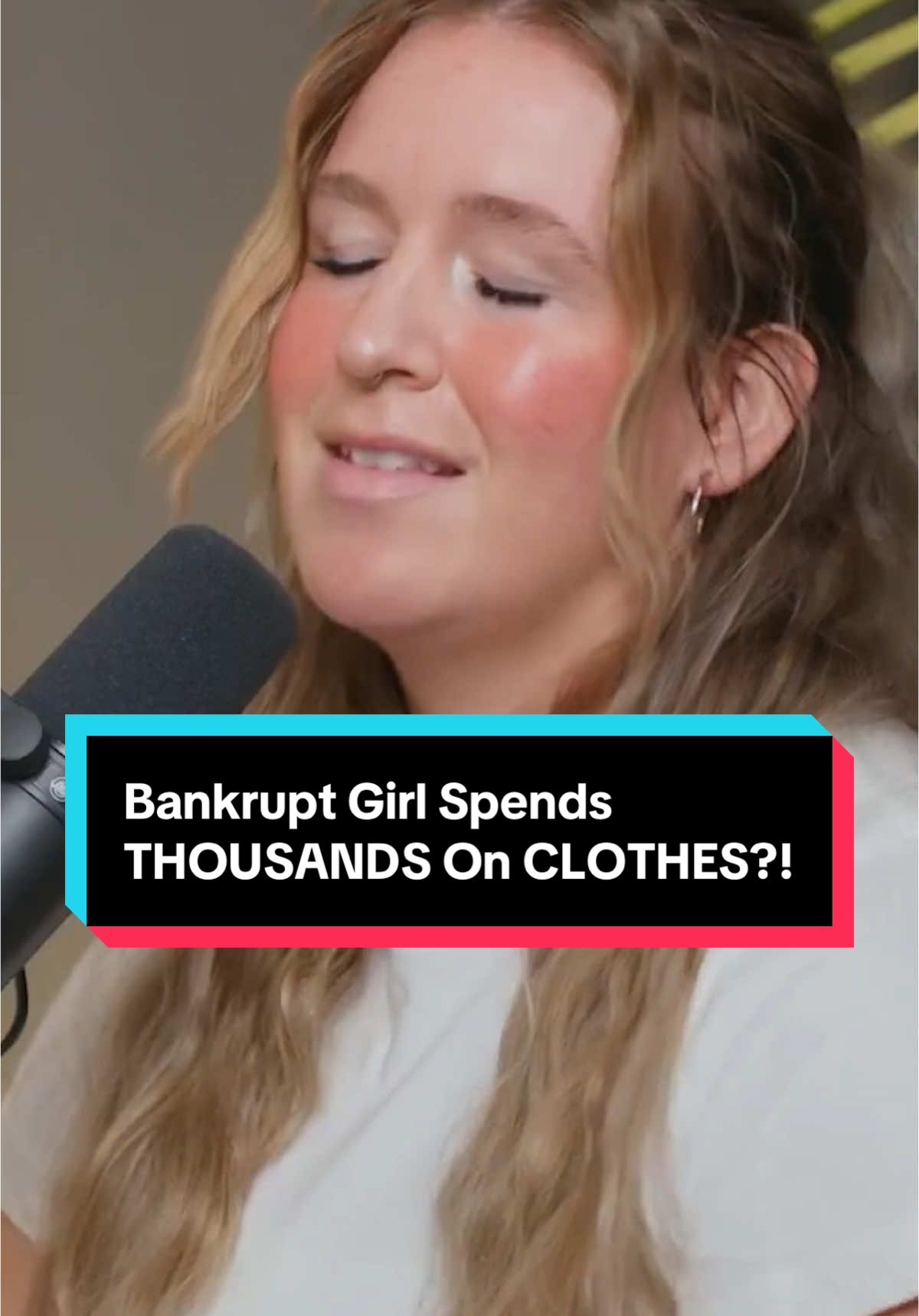 Bankrupt Girl Spends THOUSANDS On CLOTHES?! #clothes #girlmath #spendingmoney 