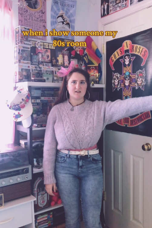 you don’t know the 80s like i do #80s #1980s #bedroom #room #vintage #vintageroom #appreciation #appreciationpost #classic #retro #vintagegirl #madonna #madonnalook #bedroomdesign #vintageroom #gunsnroses #tv #oldtv #avon #perfumes #crttv #80smusic #80saesthetic #80svibes #retrovibes #vintagevibes #vintagefashion #meme #sound #popularsound #memes #memestiktok #funny #fyp #foryoupage #relatable #content #1980saesthetic #1980svibes #neon #1980smusic #80sfashion #80shair #hairstyle #fashion #outfit #recordplayer #records 
