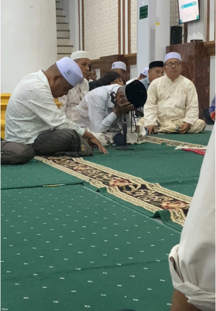 Tanggisan seorang ulama aceh ayah caleu terhadap kepulangan gurunya Abu H.usman Ali  #ayahcaleu #abukutakrueng #darulmunawwarahkutakrung #syaikhunaabukutakrueng #fyoryoupage #viraltiktok #fyppppppppppppppppppppppp 