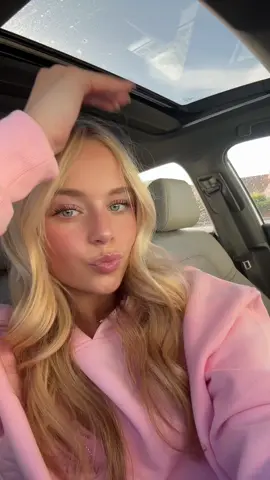 You know what I’d do to you @lucy 😍 #blonde #beauty #blueeyes #inlove 