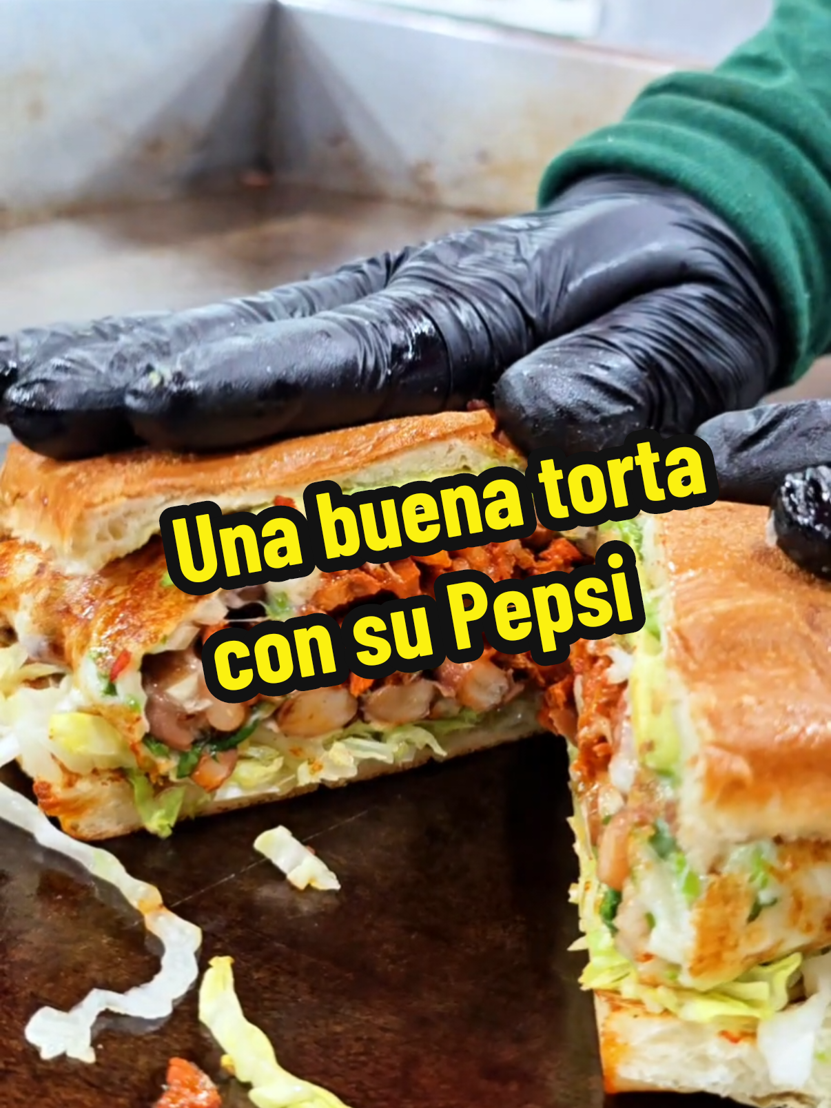 #creatorsearchinsights  La combinación perfecta: una torta deliciosa y su Pepsi bien helada #tortas #carne #queso #trending 