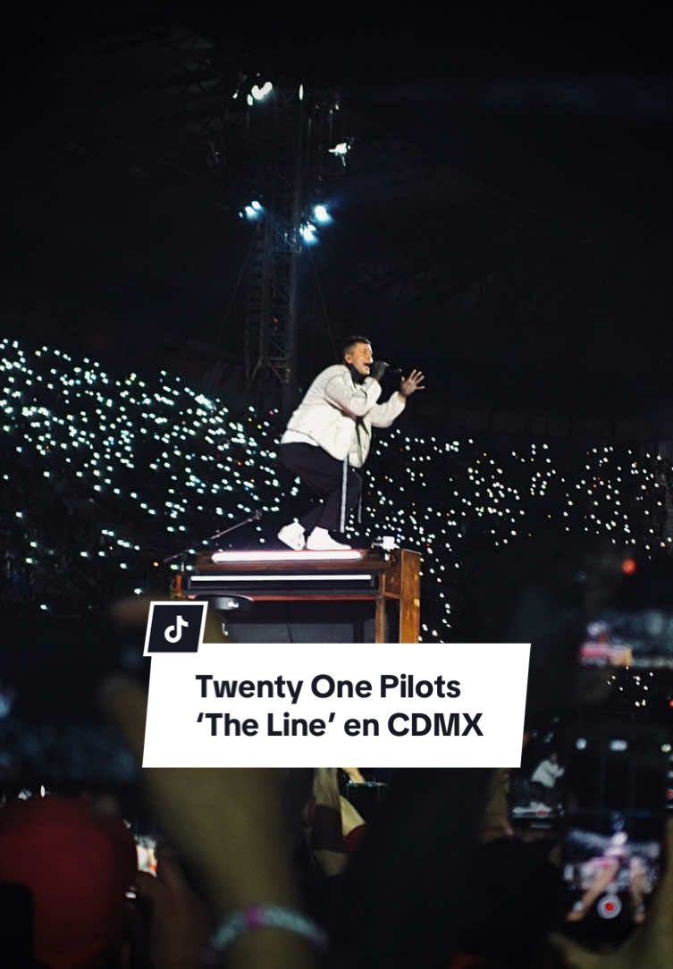 Twenty One Pilots debutó ‘The Line’ en su concierto del Estadio GNP Seguros en CDMX, tema que pertenece a la serie ‘Arcane’ y que ya se ha convertido en la favorita de todxs! 💖 Es bien sabido que el público mexicano es el favorito de la banda y ayer Tyler Joseph lo dejó más que claro interpretando por primera vez este tema en su concierto más grande ante 65,000 asistentes, donde además grabaron todo desde su llegada al aeropuerto y estamos muy emocionados por ver qué nos tienen preparado! 🔥 📹 x @Jazmín Bonilla  Instagram @colapso_mx #tylerjoseph #joshdun #twentyonepilots #estadiognp #arcane #concierto 