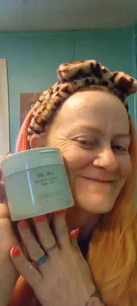 Green Rice Biome Toner Pad (Dual Function: Remove Blackheads & Whiteheads, Even skin tone) 🌾 Remove blackheads and whiteheads, with nourishing green rice and probiotics for radiant skin. The light green toner pads provide an all-in-one effect, targeting brightening, pore care, elasticity, and hydration for glowing skin.  🌾 Dual-sided pads offer gentle exfoliation and skin texture refinement in one step. The split design allows for targeted care, adhering closely to areas with brightening and pore concerns. @dr.bio_global  #DrBio #GreenRiceBiomeTonerPad #GreenRiceBiomeSerum #GreenRiceBiomeCream #FacialMask #KBeauty #GlowingSkin #SkinCareRoutine #Collagen #Probiotics #SensitiveSkin #Hydrating #Moisturizing #VeganBeauty #CleanBeauty #GlassSkin #Brightening