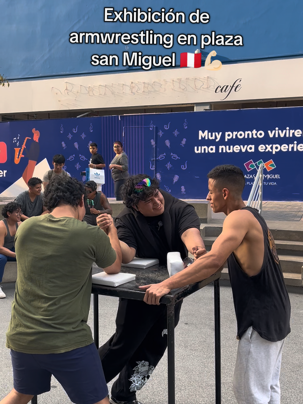 Volvimos a las calles🔥#armwrestling #fyp #plazasanmiguel #exhibición @Juan Calisthenics @Plaza San Miguel 