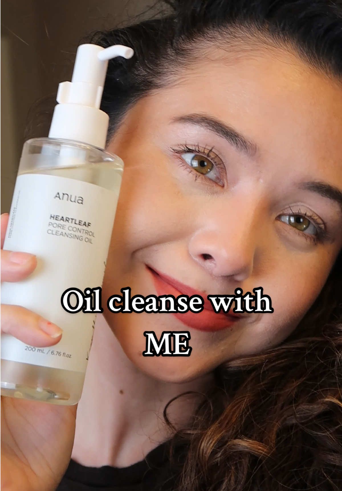 My new fav oil cleanser!! 🧼🧖🏻‍♀️💧 #oilcleanse #oilcleanser #anua #anuacleansingoil #skincare #doublecleanse #skincareroutine #anuaskincare 