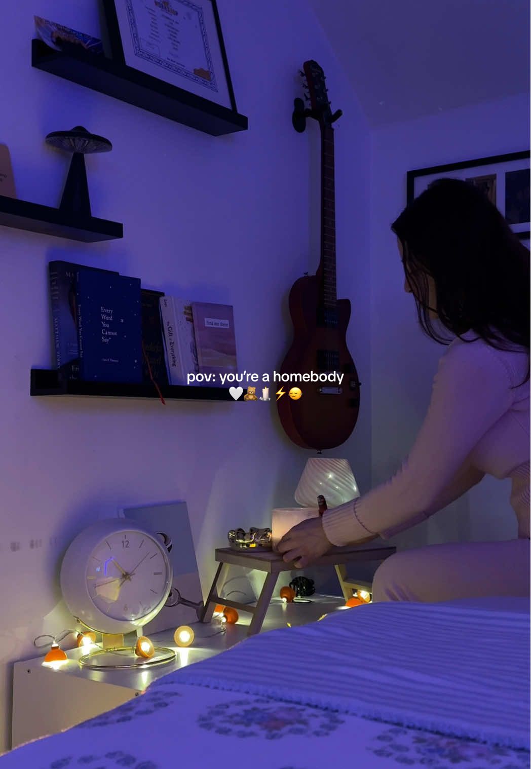 who else loves being at home 🕯️🤍  #cozyvibes #cozyroom #pinterestaesthetic #homebody 