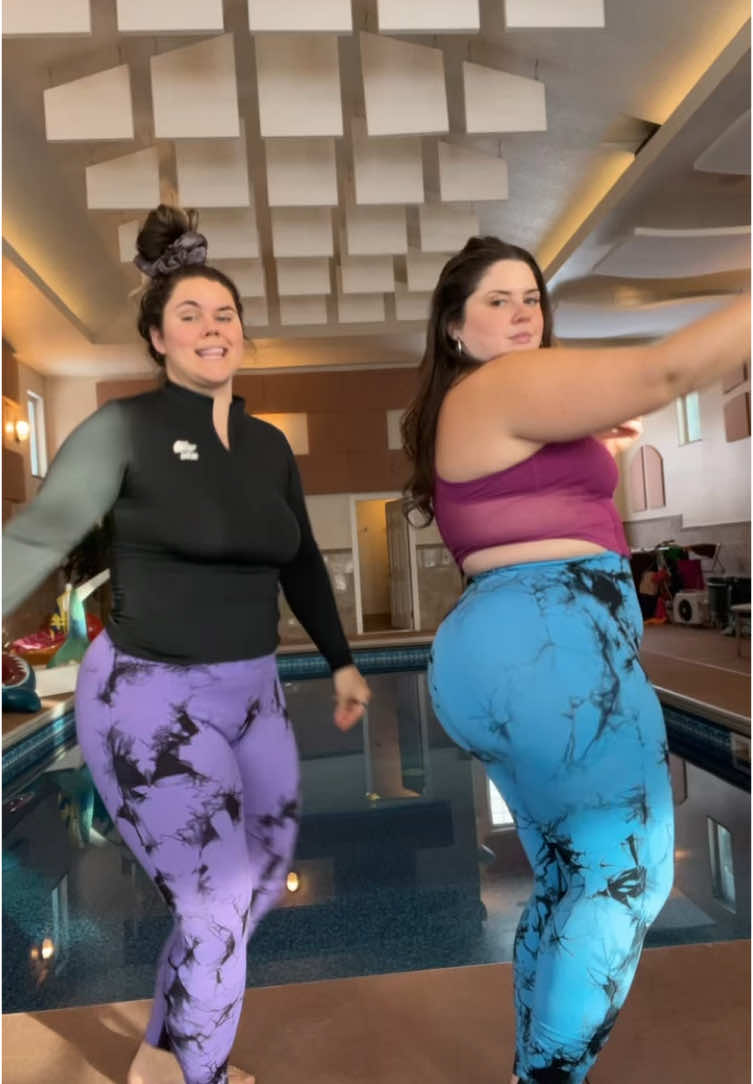 dangerous 🍑 on @FitHunnie #sisters #doubletrouble #leggings #confidence 