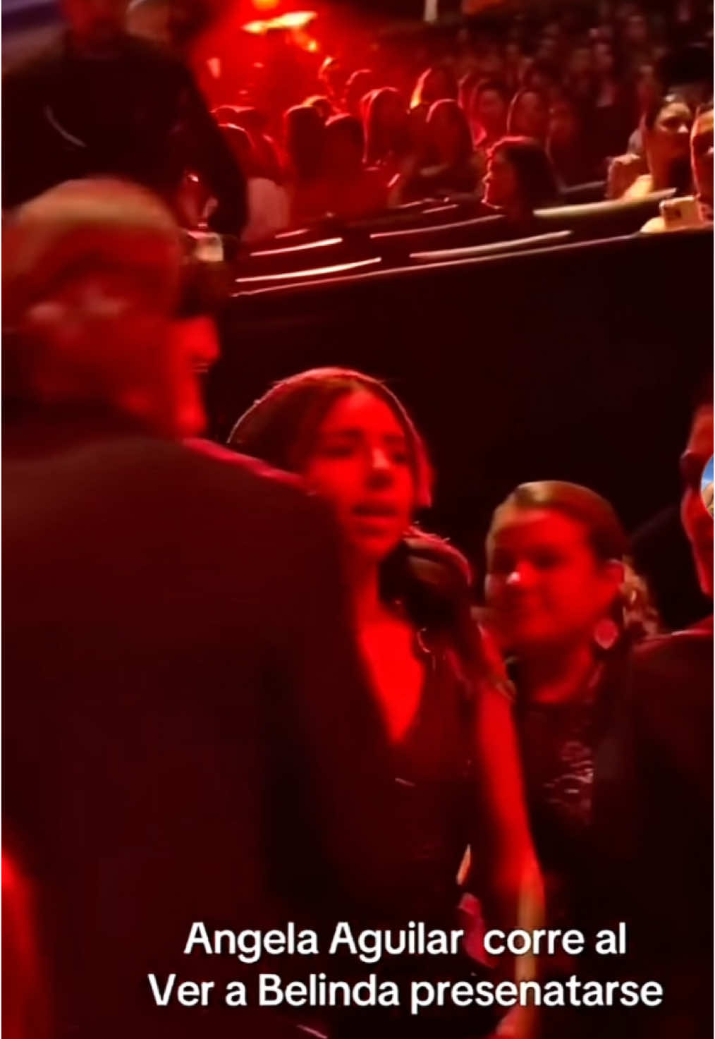 Ángela Aguilar corre cuando Belinda va a cantar , Cuando Belinda se va Ángela vuelve 😂 #angelaaguilar #belinda #premios 