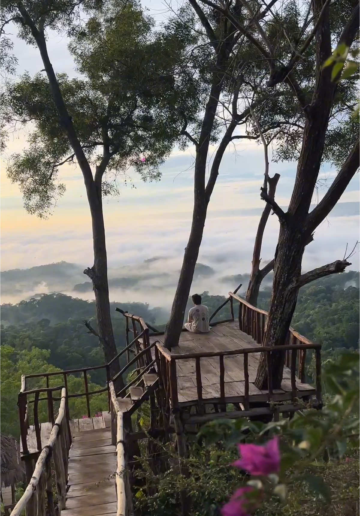 Indahnya pemandangan puncak songgo langit di @Glamping Songgolangit  #puncaksonggolangit #glampingsonggolangit #songgolangit #wisatajogja #explorejogja #jogjakarta #hiddengemjogja #exploreyogyakarta #pesonajogjakarta #jelajahjogja 
