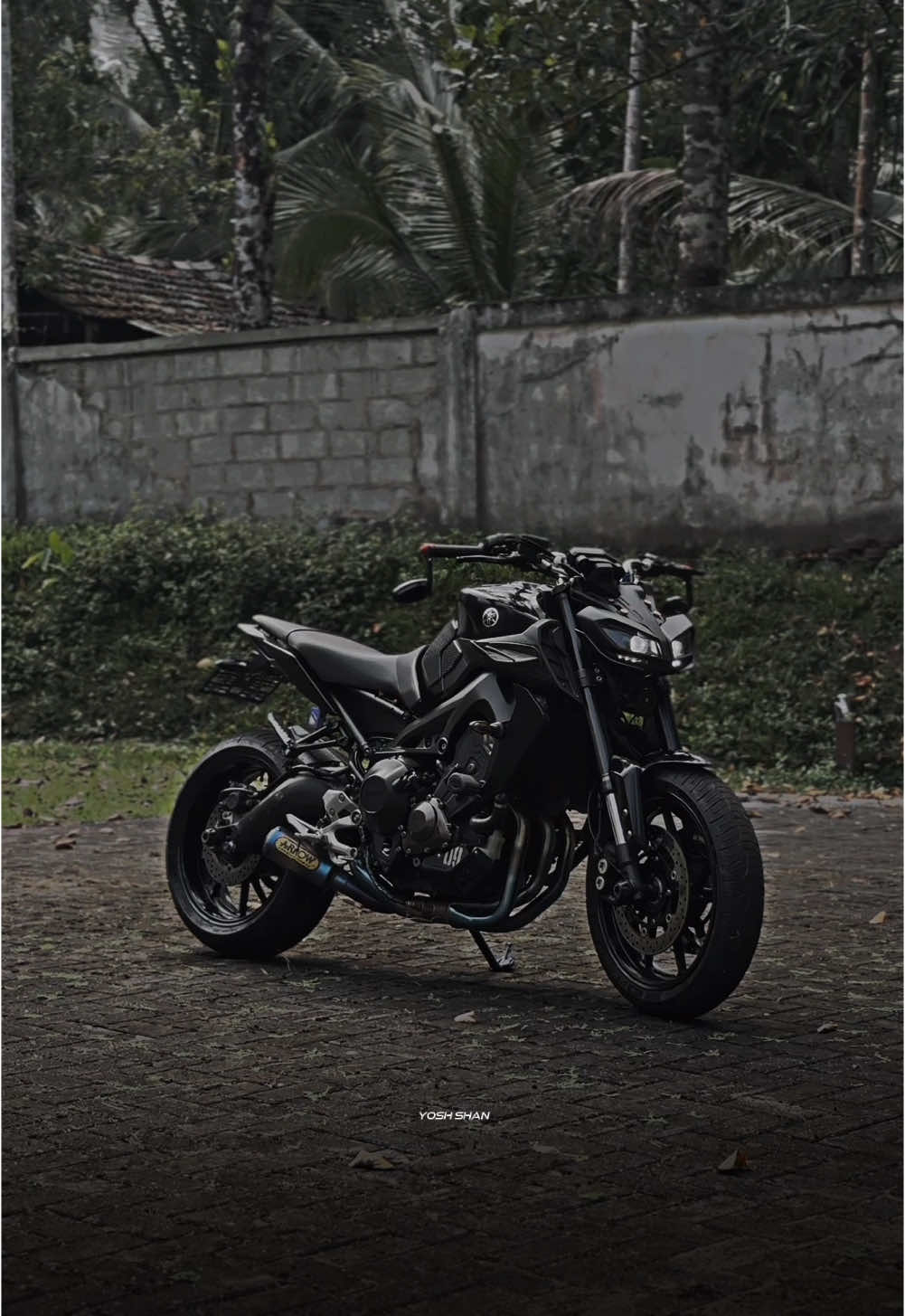 MT වල තියෙන්නෙ වෙනම රහක් 💀 #CapCut #onthisday #trend #foryou #16provideography #trending #bike #bikelife #yamahamt09 #mt09yamaha #mt09 #mt09srilanka #mt09black  @𝐱_𝐓𝐡𝐚𝐫𝐮𝐰𝐚🩵💫 