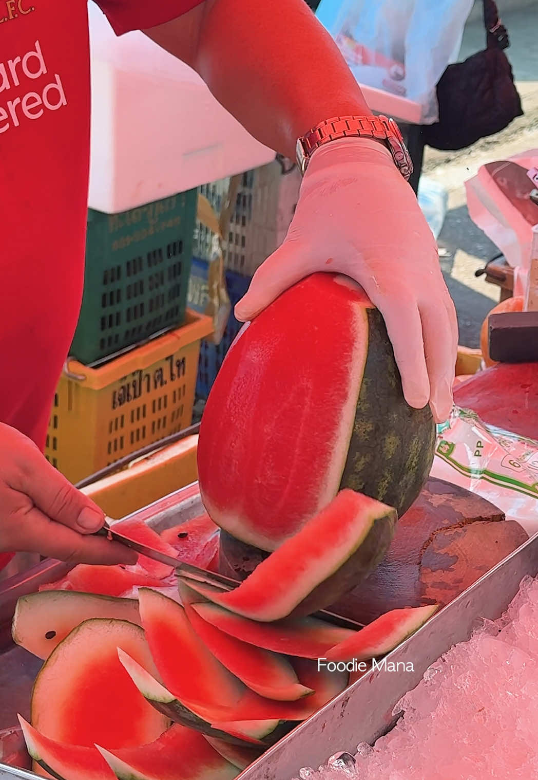 Amazing! Only $1 Fresh Watermelon - Fruit Cutting Skills - Thai Street Food Price : THB 30 / USD 0.9 Location : V Market google map : https://maps.app.goo.gl/gbUhS8LKmDuDxuDc9 #streetfood #bangkok #thaifood