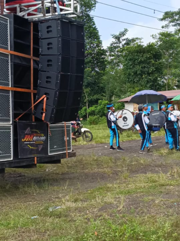 Allahu Akbar, Luar biasa! Sound Horeg #JMAudio #ranubedali , benar-benar mengguncang suasana! Dentuman bassnya yang jedag-jedug bukan hanya menggema di telinga, tapi juga terasa sampai ke dada. Suasana pawai jadi makin meriah dan penuh semangat dengan irama yang menggelegar. #santriindonesia #santri #pondokpesantren #nurulfalah #soundhoreg #imtihan 