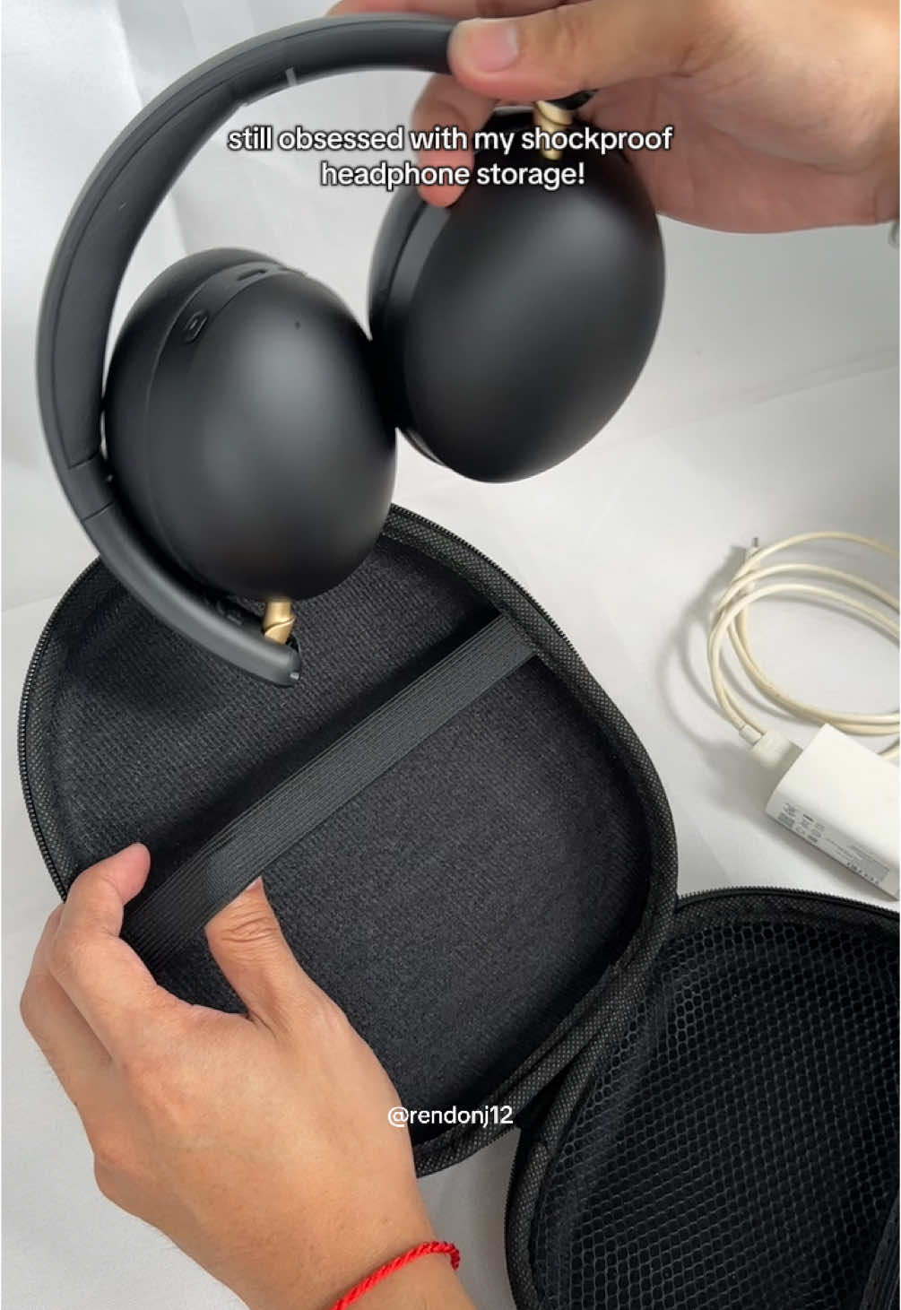 Portable Shockproof Headphone Storage Case #headphonecase #headphonecovers #bagforheadphones #headphonestorage #headsetcase #fyp #headphoneaccessories 