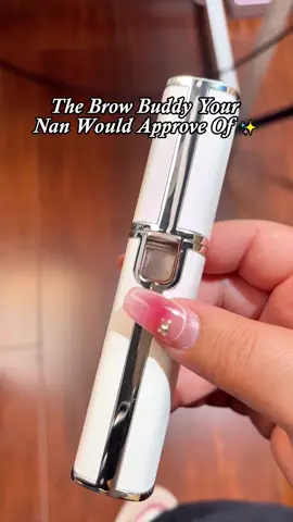 Right,this little waxy wizard’s game changer for us perpetually knackered folk. No more angry red patches or salon appointments clashing with Gogglebox time 🤣🤣#beautyhack #eyebrowtrimmer #trimmer #trimmers #razor #shaver #girls #SelfCare #TikTokMadeMeBuyIt #DealDrops #spotlight #tiktokuk 