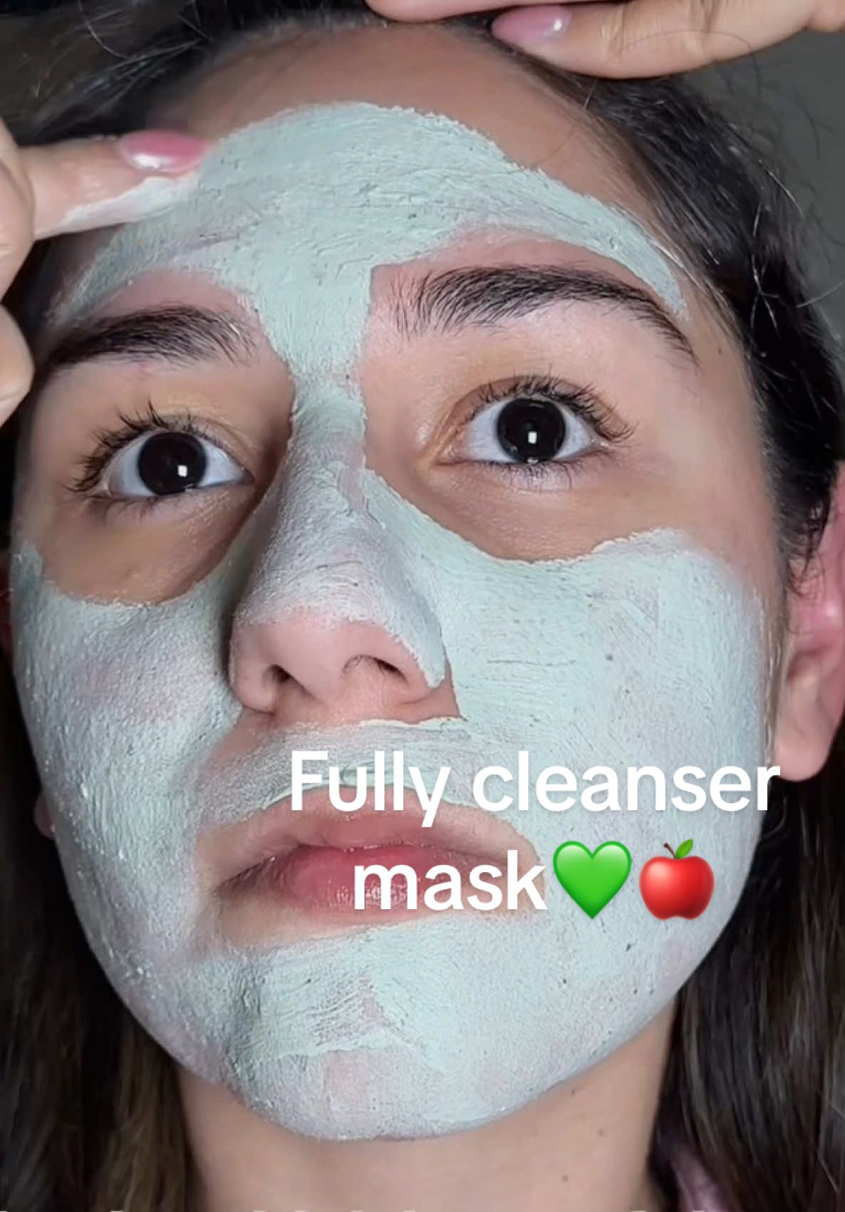 Who else loves that super smooth skin feeling with clean pores? 🍅💚 Loved the results 💚 @FULLY Skincare  #skincare #nightroutineskincare #skin #fullygreentomato #porefectmask #mask #cleanser #uncloggedpores #oilyskin 