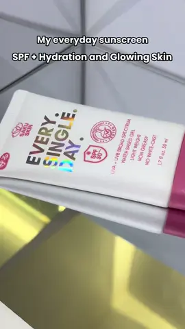 My go to sunscreen, no lagkit feeling! ✨ #fyp #fypp #sakuskin #properengagementisthekey #beauty 