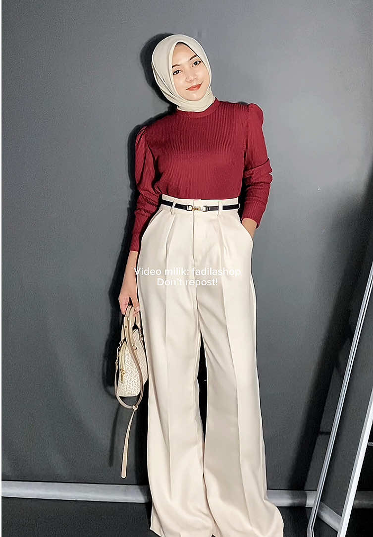 Atasan 30ribu tapi secakep ini, warna wine yg bikin kulit cerah😍🫶🏻 btw ini bisa dijadikan inner atau manset ya #atasanwanita #puffyshoulder #blouseknit #blouselenganbalon 