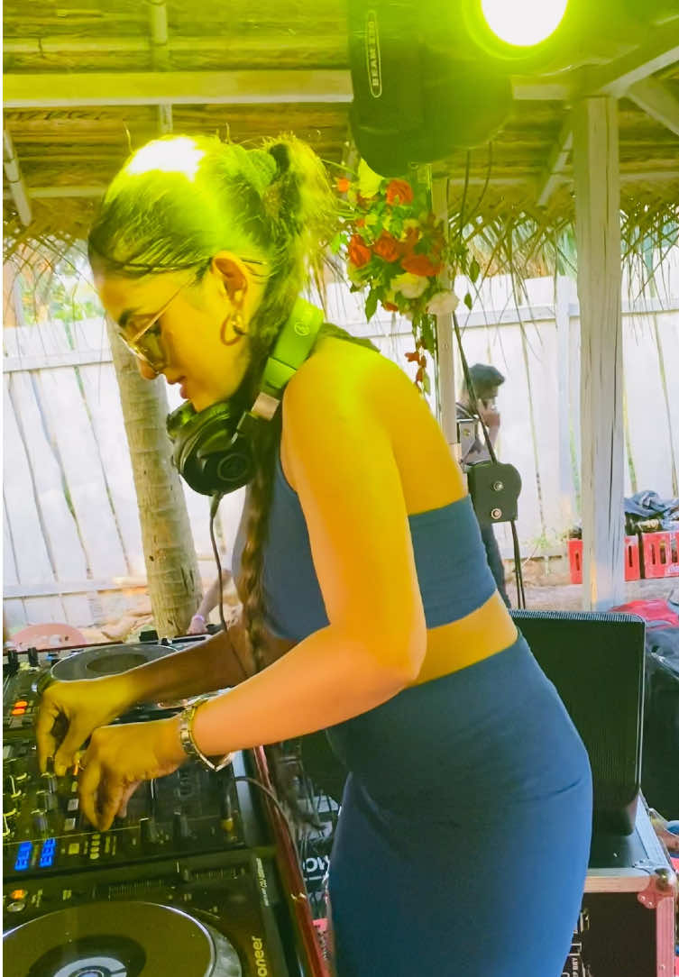 Transition 🤌🏻🤫 #electronicmusic #ravedee #tiktokfix #stuckviews #viralvideo #technomusic #trendingvideo #viralvideo #tiktoksrilanka🇱🇰 #onemillionaudition #undergroundmusic #djgirlsl #foryoupage 