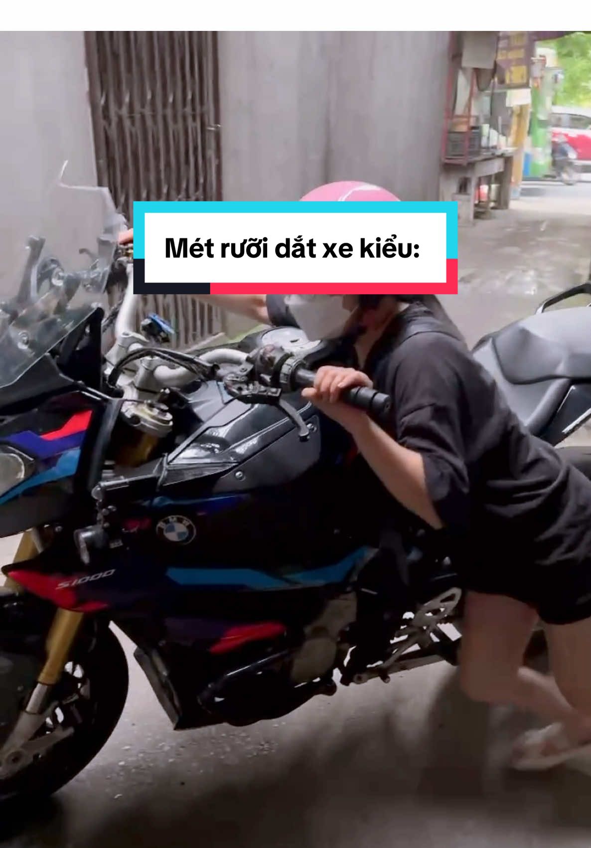 Cách mét rưởi dắt 1 con “ngựa chiến” 🐧 #pkl #girlbiker #xuhuong #bmw 