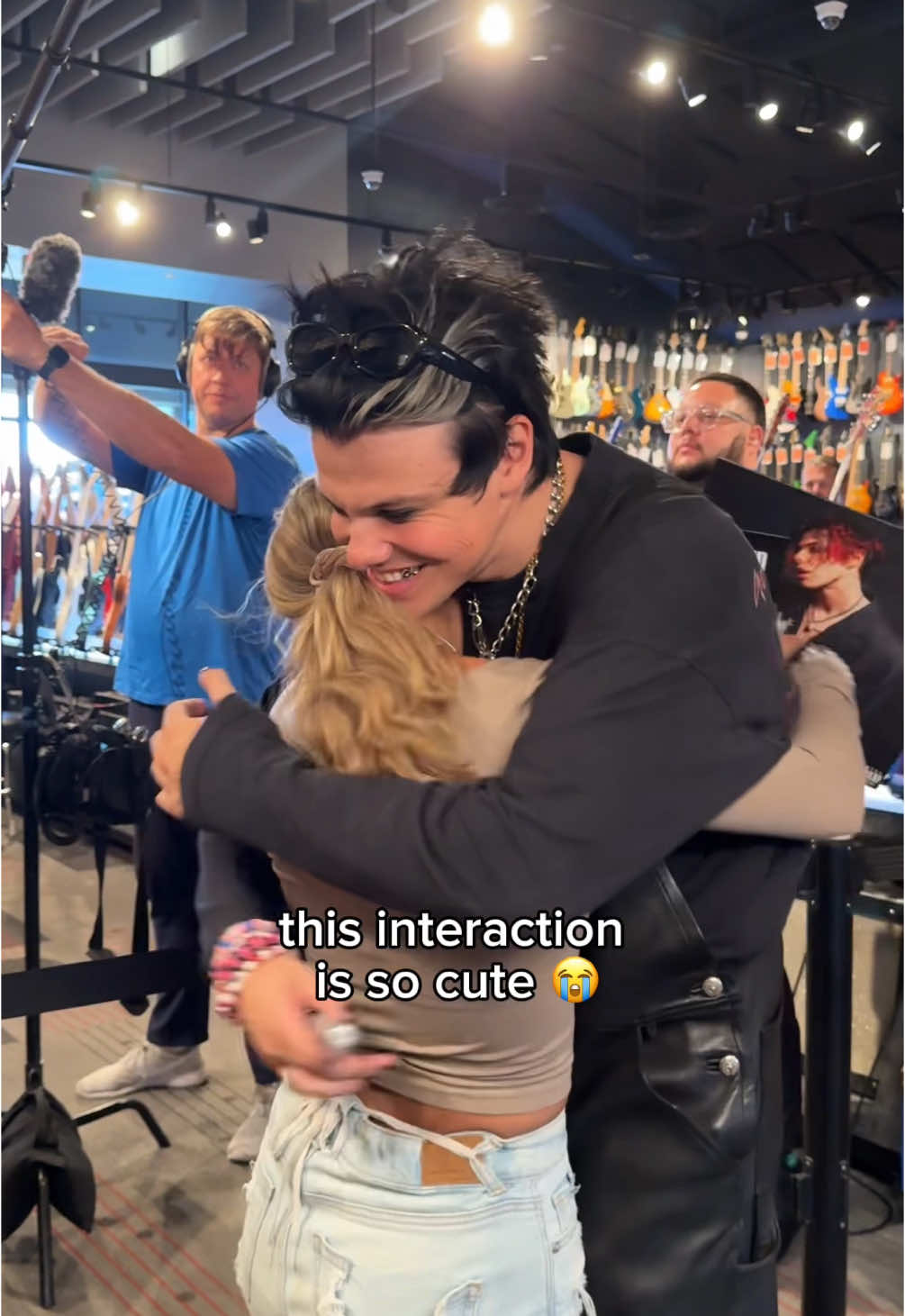 this @yungblud moment is too adorable #yungblud #yungbludarmy #blackheartsclub 