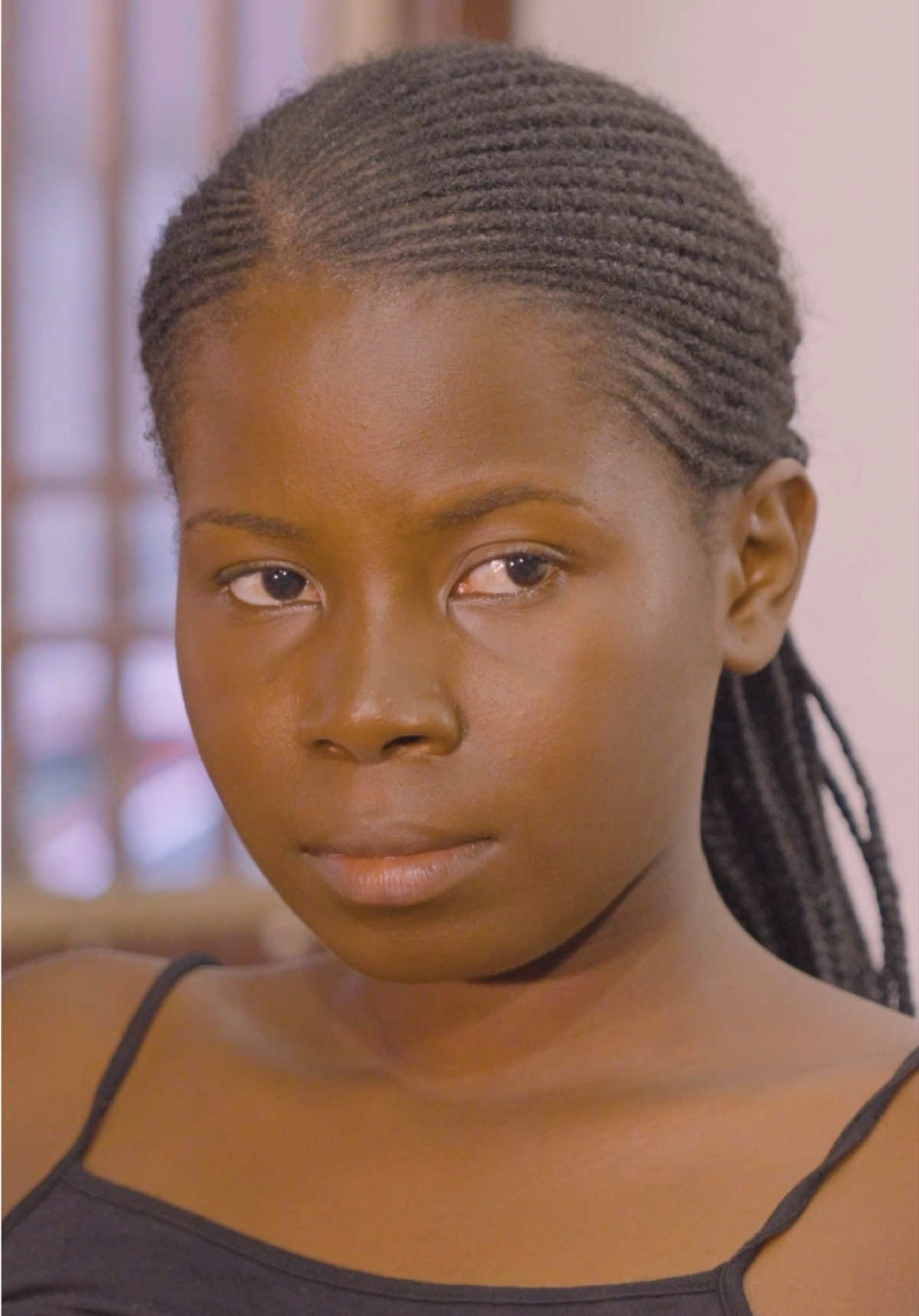 On a vue plusieurs commentaires à ce sujet du coup on se pose la question, Qui avait raison ? Est-ce que Noémie avait mérité cette gifle? Ou bien c’était de l’abus de pouvoir ?  #mameilleureamie #serie #kinshasa 