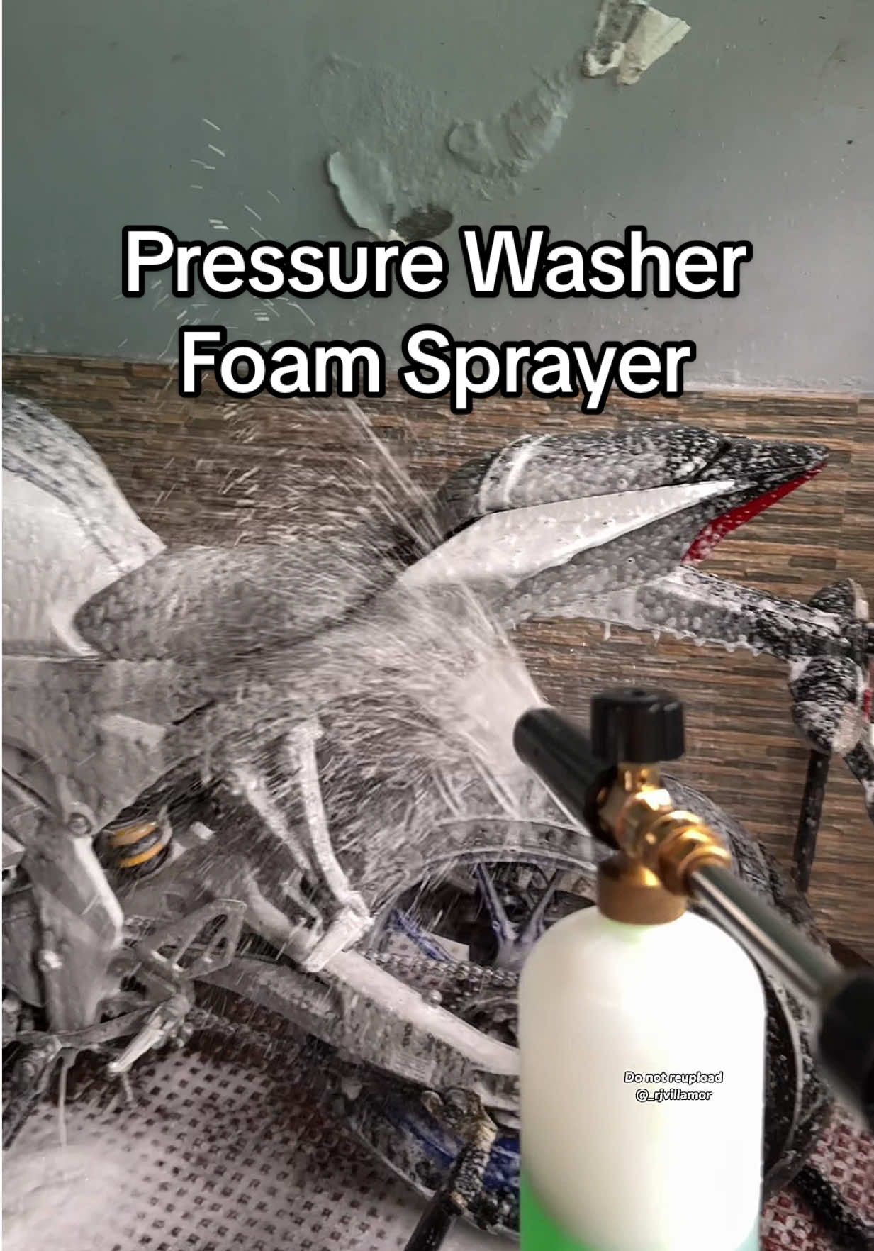 ambilis ko nalang paligoan motor ko. dati hirap na hirap pa ako kakangalay sa likod. thanks dito🥰. #carwash #pressurewash #pressurewasher #foamsprayer #washing #carwashequipment #fyp #foryoupage 